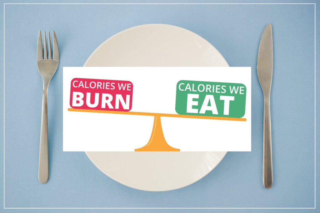 Abnehmen durch Kaloriendefizit - mehr Energie verbrauchen als durch Essen zu sich nehmen