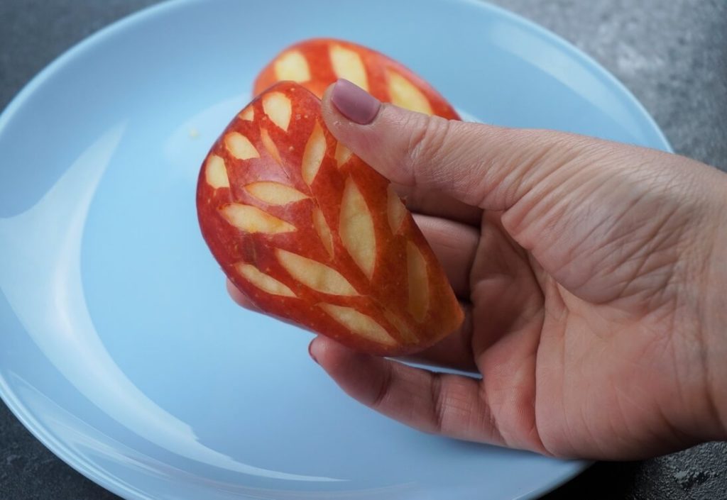 Apfel schneiden wie ein Blatt - Anleitung für Bento Box oder Kinder Lunchbox oder essbare Deko
