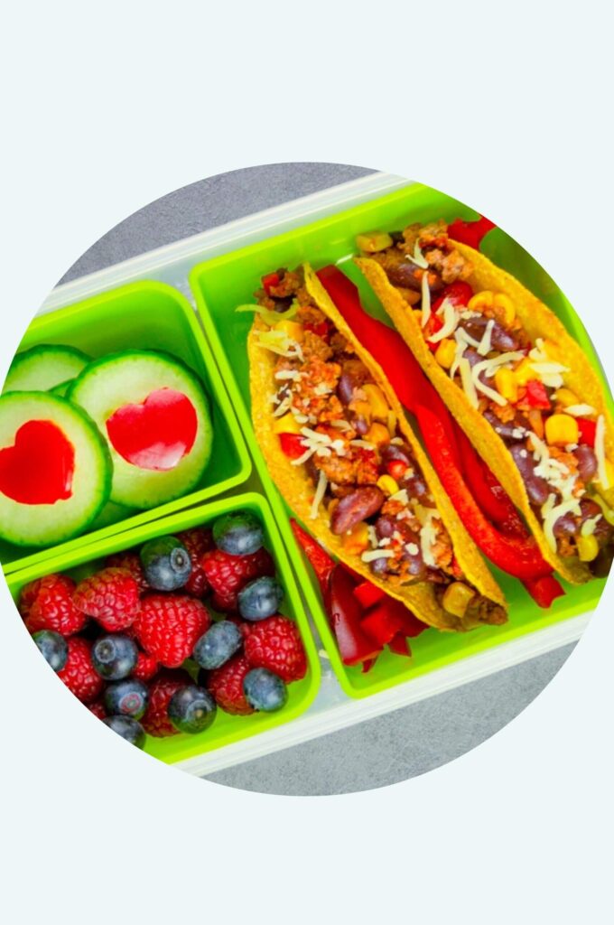 Tacos mit Hackfleisch Lunchbox als Essen zum Mitnehmen für die Arbeit