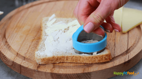 Toast oder Brot ausstechen für Pausenbrot und Lunchbox