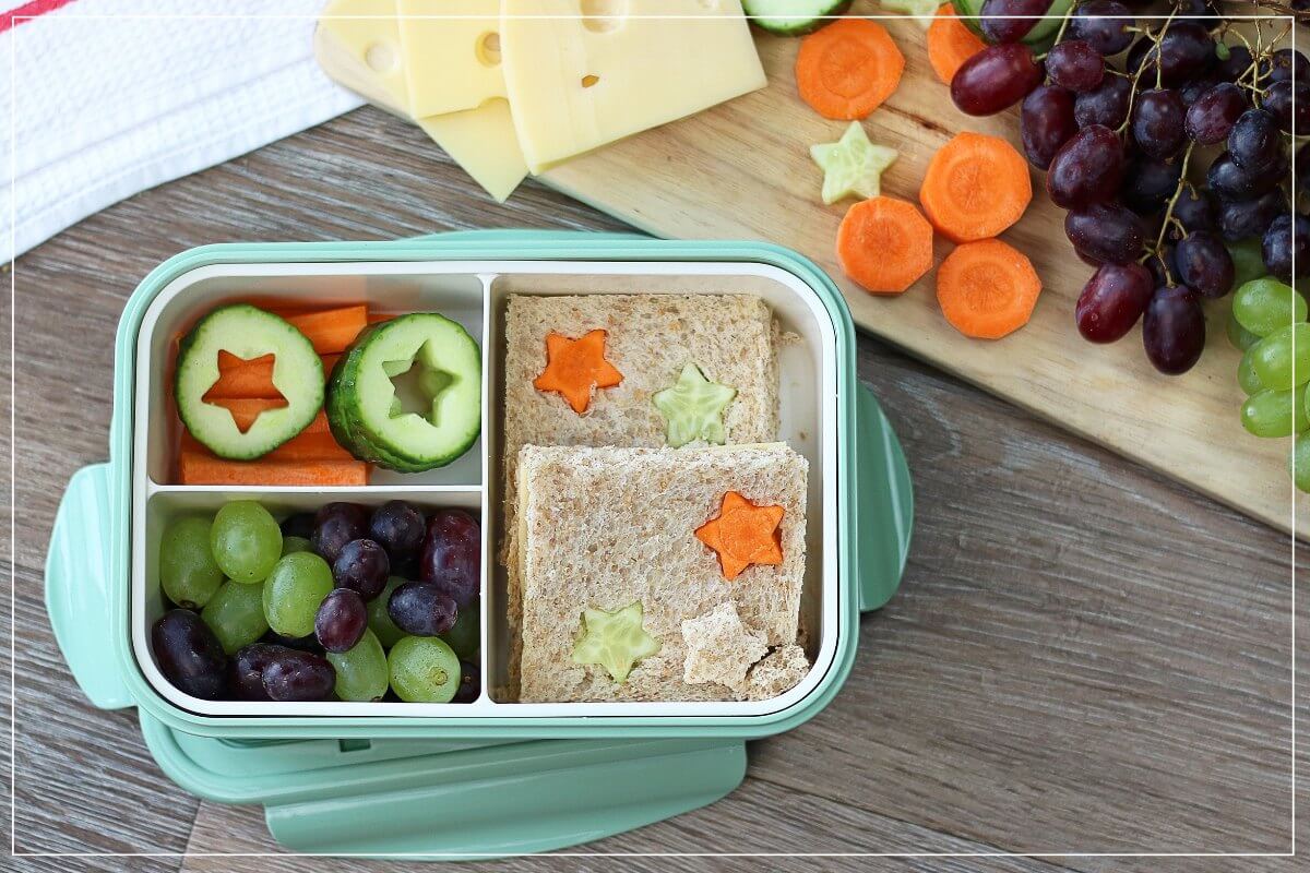 Käsetoast mit Gemüsesternen in der Kinder Pausendose