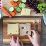 Sterne aus Käsetoast ausstechen