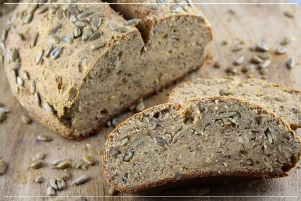 Low Carb Brot mit Mandelmehl Grundrezept vegetarisch und glutenfrei