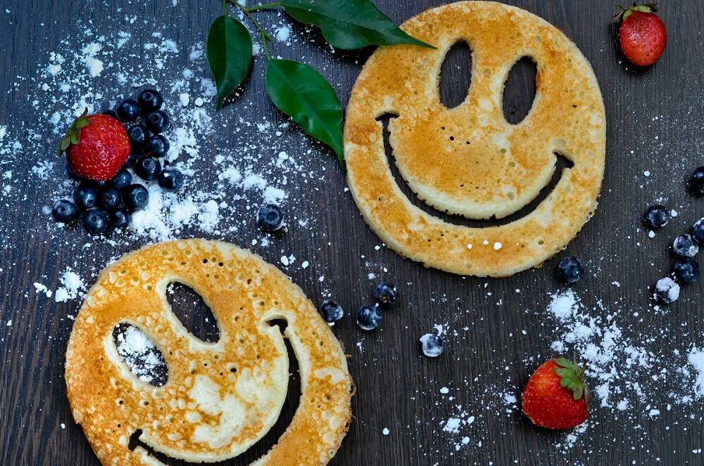 Pancakes Smiley lachende Eierpfannkuchen für Kinder