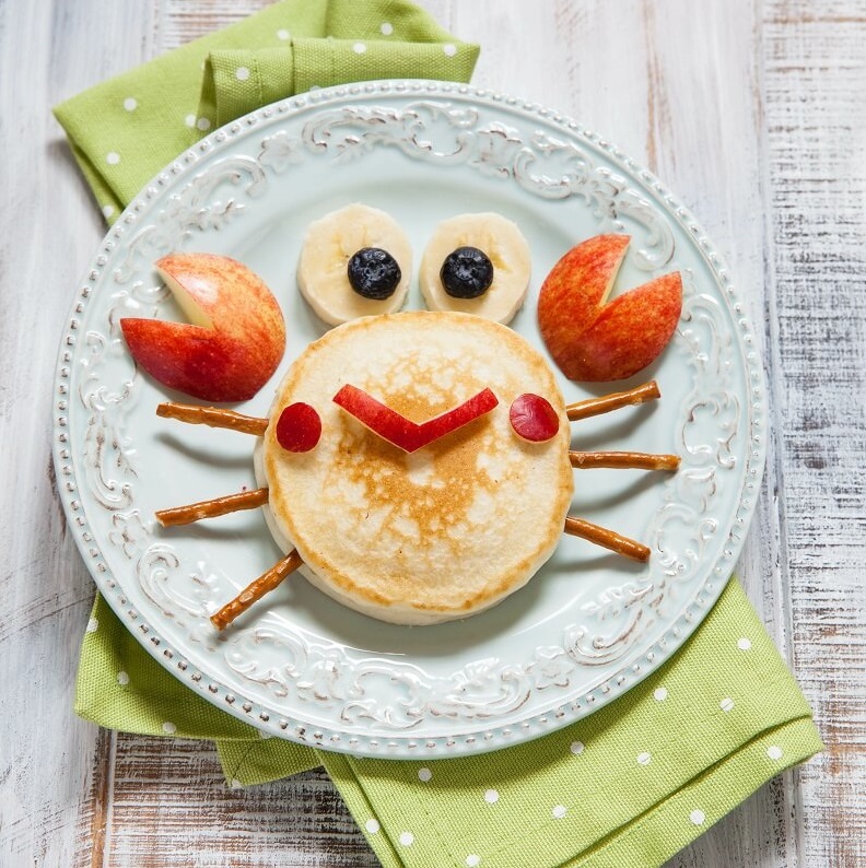 Pfannkuchen Krabbe kreativ und lustig für Kinder dekoriert