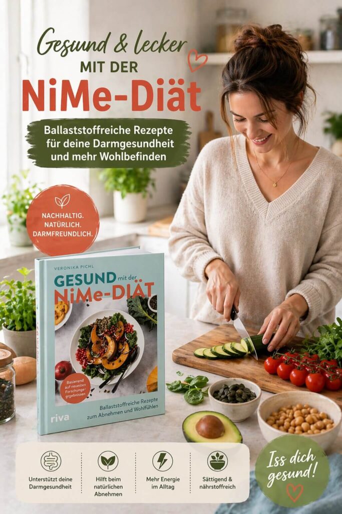 Frau nutzt das NiMe Diät Buch im Alltag für gesunde Ernährung