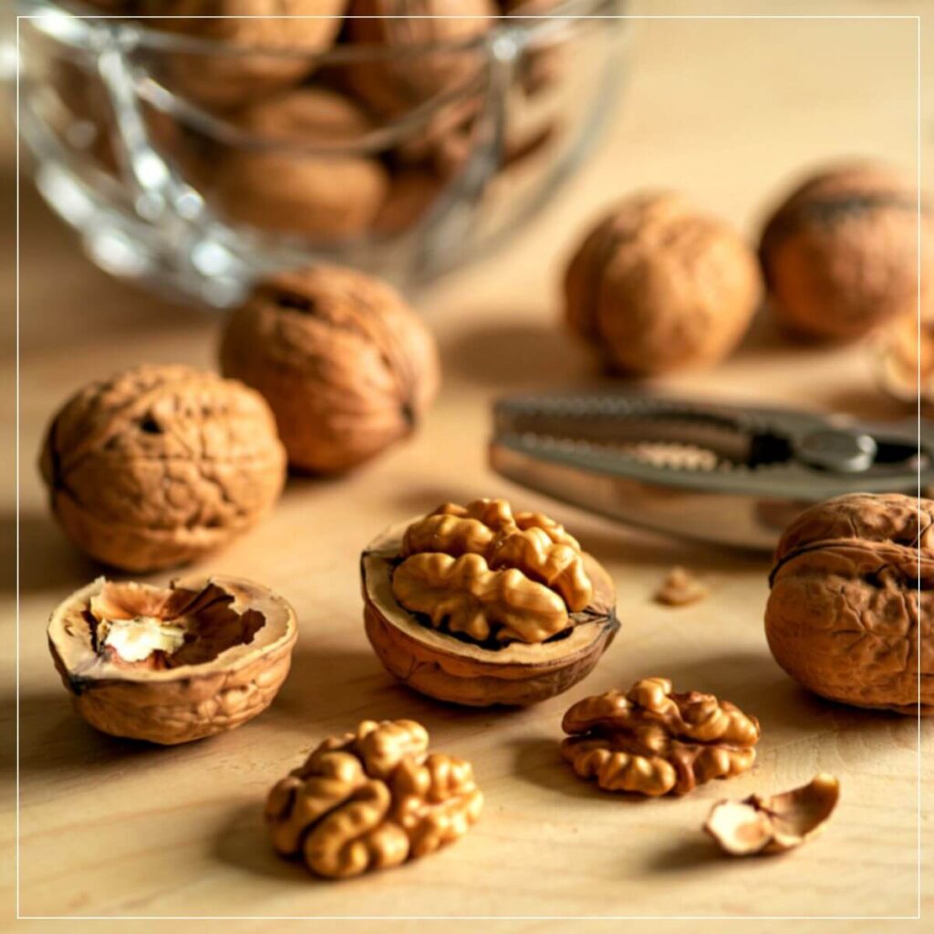 Walnüsse als ballaststoffreicher NiMe Diät Snack für unterwegs, um Heißhunger zu vermeiden.
